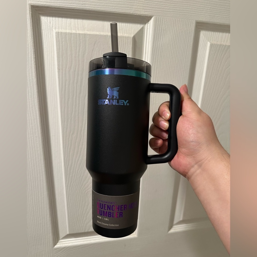 NWT Stanley 40oz quencher Black Chroma collection
